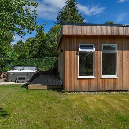 Allt Mor Rentals - Chalet With Hot Tub, And Studio Apartment No Hot Tub Roybridge Εξωτερικό φωτογραφία
