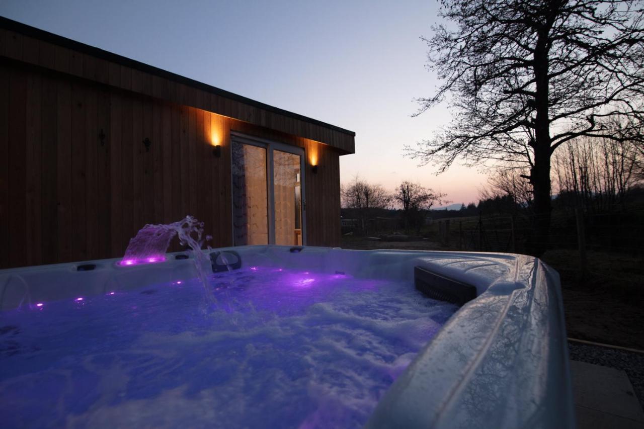 Allt Mor Rentals - Chalet With Hot Tub, And Studio Apartment No Hot Tub Roybridge Εξωτερικό φωτογραφία