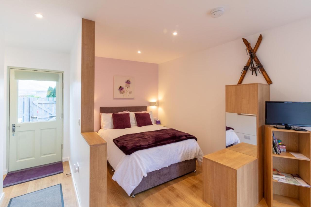 Allt Mor Rentals - Chalet With Hot Tub, And Studio Apartment No Hot Tub Roybridge Εξωτερικό φωτογραφία