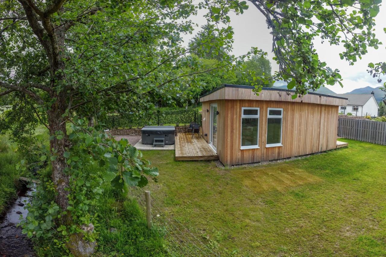 Allt Mor Rentals - Chalet With Hot Tub, And Studio Apartment No Hot Tub Roybridge Εξωτερικό φωτογραφία