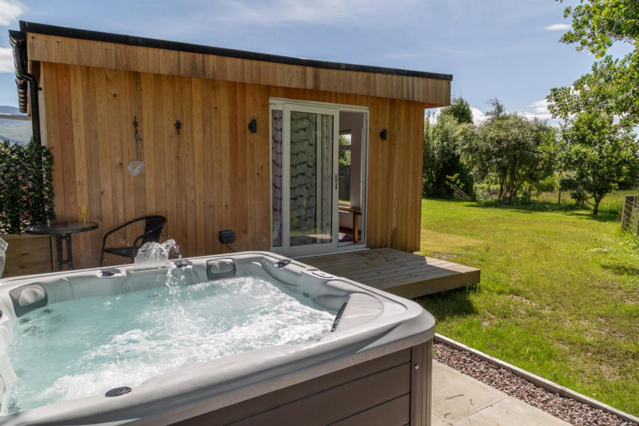 Allt Mor Rentals - Chalet With Hot Tub, And Studio Apartment No Hot Tub Roybridge Εξωτερικό φωτογραφία