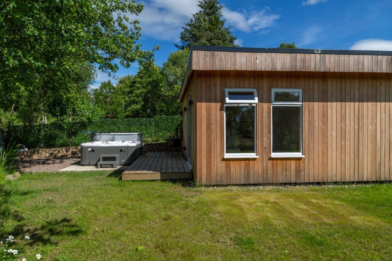 Allt Mor Rentals - Chalet With Hot Tub, And Studio Apartment No Hot Tub Roybridge Εξωτερικό φωτογραφία