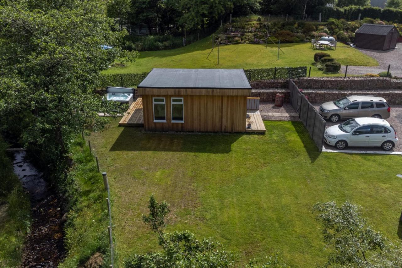 Allt Mor Rentals - Chalet With Hot Tub, And Studio Apartment No Hot Tub Roybridge Εξωτερικό φωτογραφία